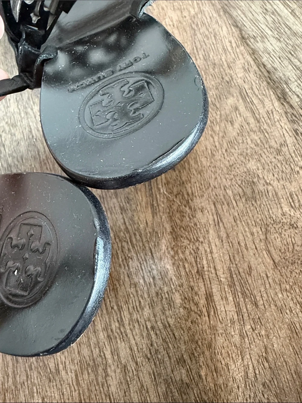 Tory Burch Black Patent Leather Logo Thong Kitten Heel Sandals